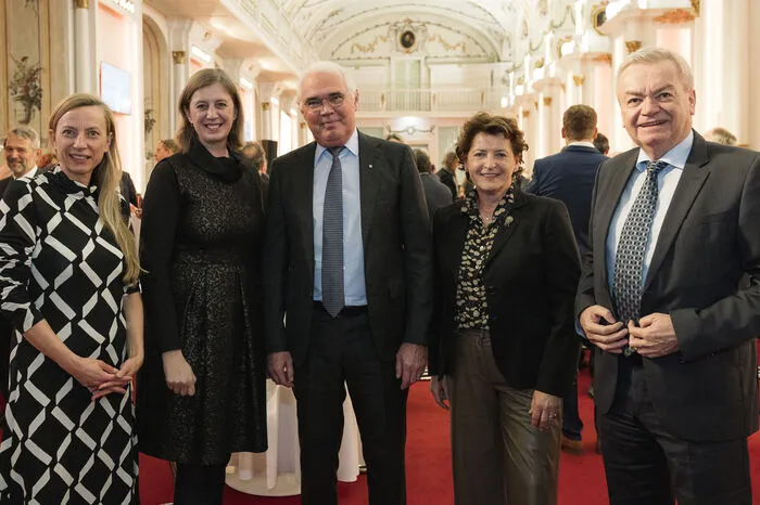 Der Industrie-Präsident und die Landesregierer: Juliane Bogner-Strauß, Barbara Eibinger-Miedl, Stefan Stolitzka, Ursula Lackner, Anton Lang