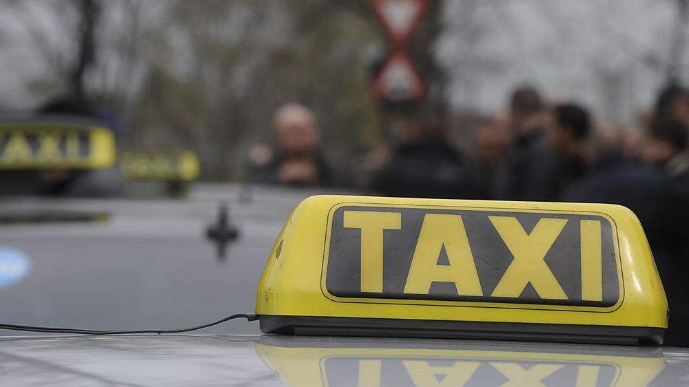 Ein Taxi soll gestohlen worden sein