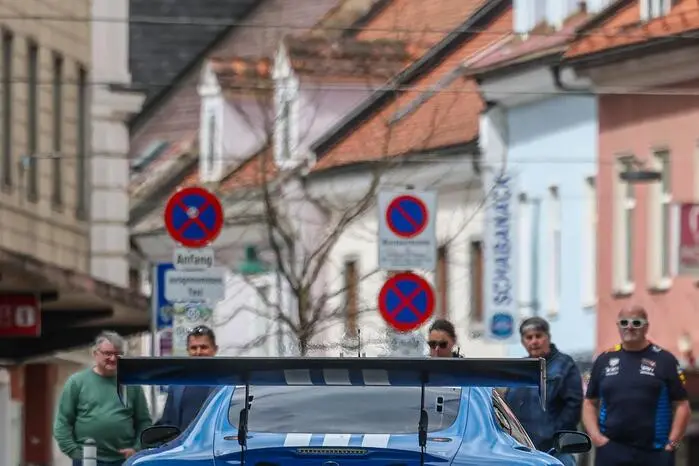 Der Tiroler war mit seinem Mercedes-AMG Team Landgraf in der Stadt zu Gast und drehte mit seinem Rennwagen einige Runden.
