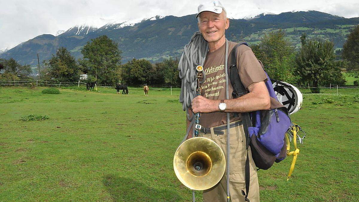 Noch lange kein „Oldtimer“: Hans Gasser feiert seinen 80er und frönt weiterhin dem Berg- und Laufsport, Musik und Pferden