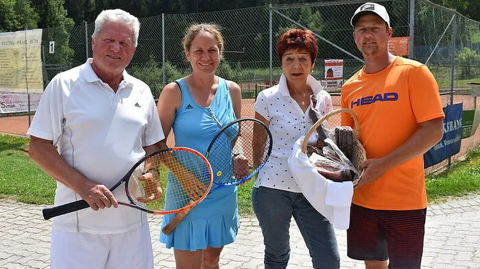 Tennis-Familie: Siegfried Kräuter, Verena Roth, Hanni Kräuter und Daniel Kräuter (von links)