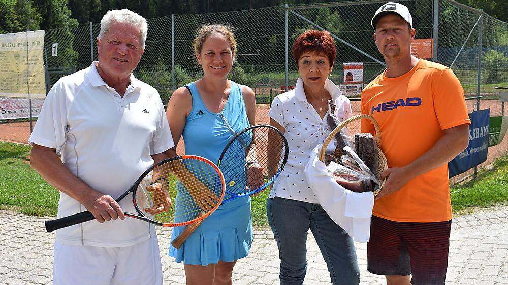 Tennis-Familie: Siegfried Kräuter, Verena Roth, Hanni Kräuter und Daniel Kräuter (von links) 