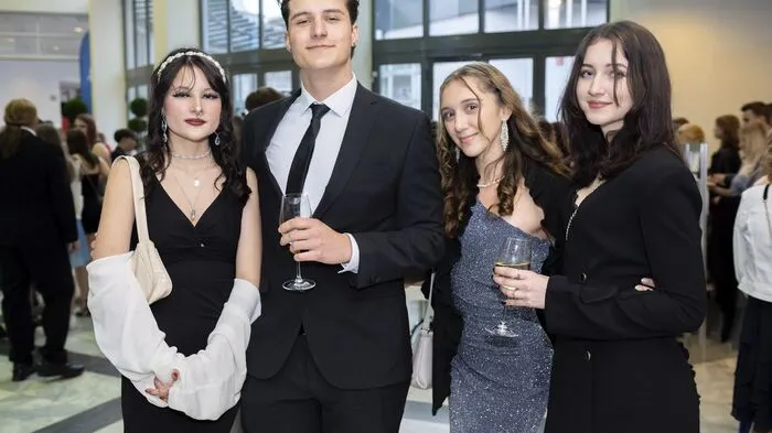 Der Technikerball 2023 der HTL Mössingerstraße stand dieses Jahr unter dem Motto: "5 Jahre schlaflos. Gleich sechs Abschlussklassen mit insgesamt 120 Maturanten tanzten zur Polonaise auf, die von der Tanzschule Huber von Iris Huber einstudiert wurde.