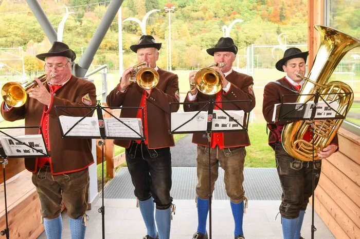 Danach spielte die Trachtenkappelle Hasslacher Sachsenburg...
