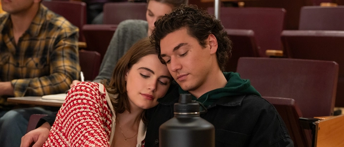      Ella Bright und Belmont Cameli in „Off Campus“