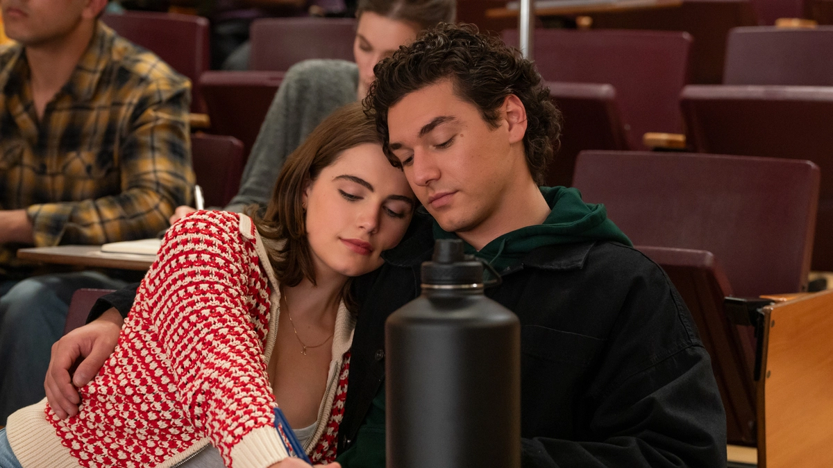      Ella Bright und Belmont Cameli in „Off Campus“