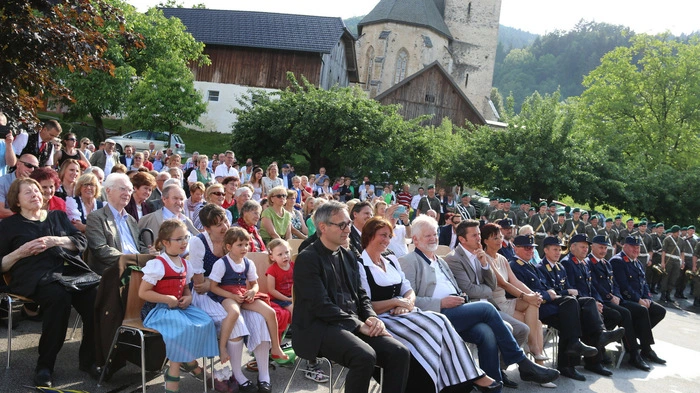Das Festprogramm zum Jubiläum gestalteten die zahlreichen Vereine der Gemeinde.