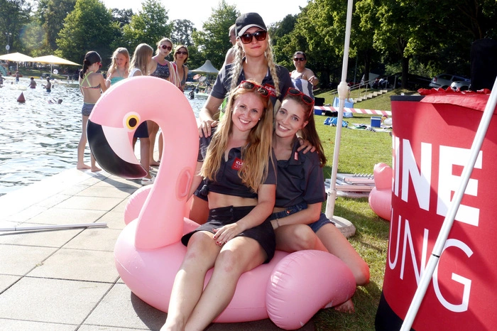 Im Rahmen von #spürdensommer lud die "Kleine Zeitung" zum zweiten Flamingopaddeln.