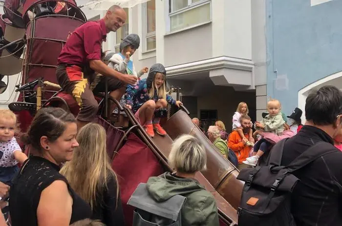 Wer sich auf Josephine traute, durfte ihr anschließend buchstäblich den Buckel runterrutschen