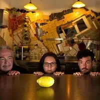 „Feliformia“ besteht aus Horst Klimstein (Sprecher, Gesang, Bühnenbild), Nicole  Brandstätter (Saxophone, Drums), Alexander Meister (Keyboards, Arrangements) und Stefan Putzinger (Ton- und Lichttechnik)