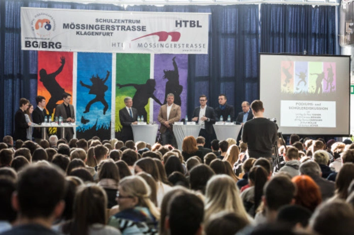 Vor 900 Schülern wurde 90 Minuten lang intensiv diskutiert.