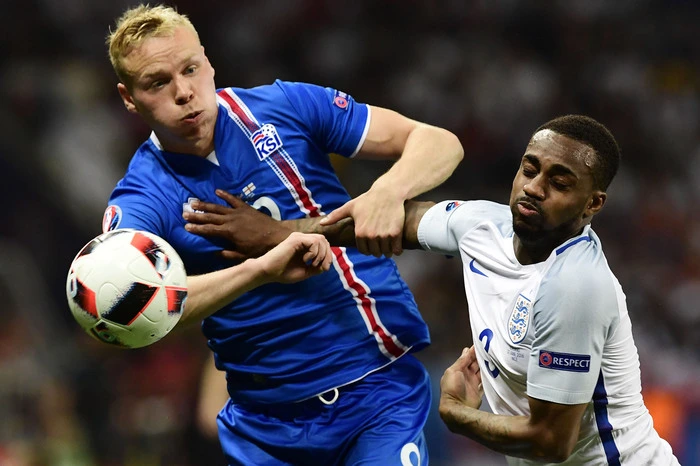"Vielleicht wäre es ein bisschen zu viel gewesen, die EM gleich im ersten Versuch zu gewinnen." Islands Stürmer Kolbeinn Sigthorsson bewies nach Lehrstunde gegen Frankreich Humor.