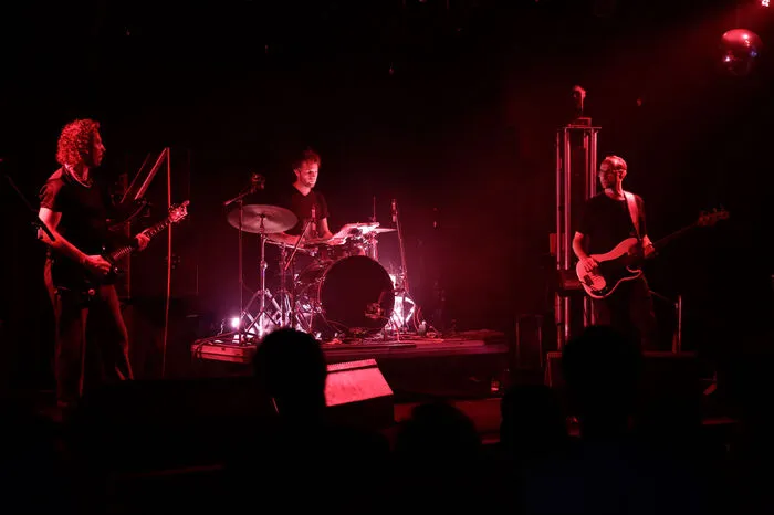 ... die Wiener Live-Techno-Formation Elektro Guzzi ...
