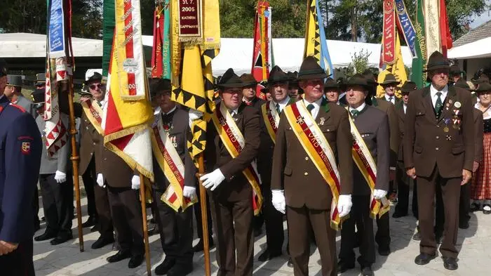 Das Bezirkstreffen der Kameradschaftsverbände ging mit einem großen Jubiläum über die Bühne. Die Millstätter Kameraden feierten das 110-jährige Bestehen. Mit Ausnahme von zwei Ortsverbänden waren alle mit Abordnungen vertreten.