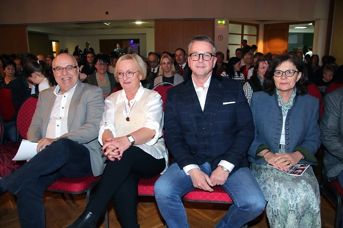 Auch die beiden Bergkapelle-Präsidenten und Bürgermeister Helmut Linhart (Köflach) und Kurt Riemer (Maria Lankowitz) ließen sich den Ohrenschmaus nicht entgehen.