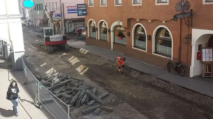 So schnell, wie der alte Asphalt weg war, wird die Gasse nicht neu