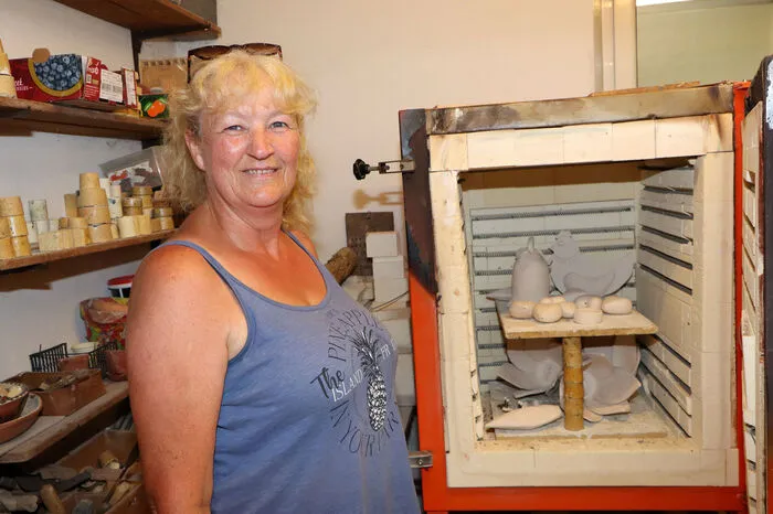 Im Urlaub macht sich Susanne Grieser aus der BRD-Lüneburger Heide seit 15 Jahren  ihre eigene Keramik für den Garten in der Maltschacher See Keramik-Werkstätte selbst!