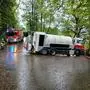 Die Mariazeller Feuerwehr half dem Lkw zurück auf die Fahrbahn