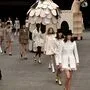 Gedeckte Töne dominierten die Haute-Couture-Show des Labels Chanel