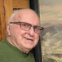 Der ehemalige Amtsleiter Hans Gaisch übergibt ein Bildnis vom Kohlebergbau in Rosental an der Kainach an Bürgermeister Johannes Schmid