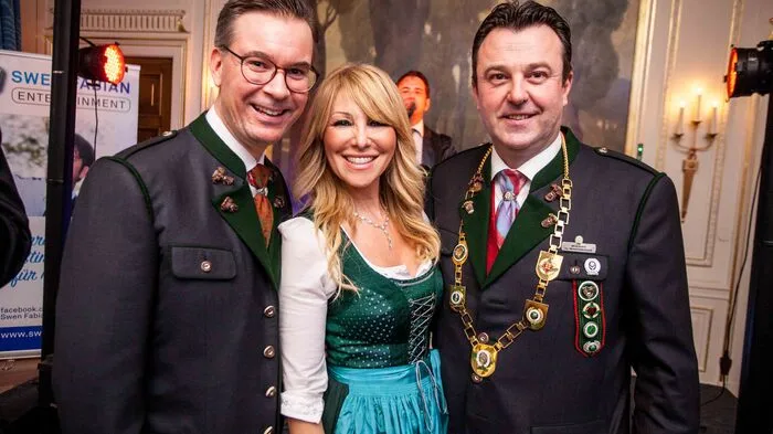Als Stargast begrüßten Ballfestbauer Klaus Weikhard und Großbauer Michael Kohlroser heuer Schlagerstar Rosanna Rocci ...