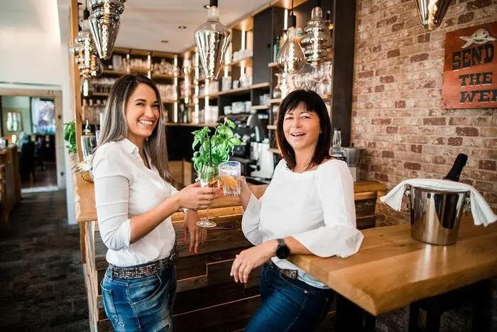 Elena und Karin Wallner vom Wallnerwirt hoffen auf den Sieg