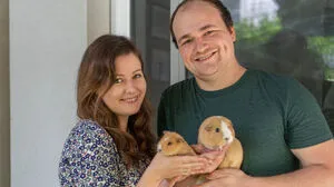 Nadine und Philipp Appé mit zwei ihrer "Piggy Potatoes"