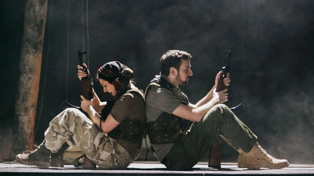 Isabella Knöll und Peter Fasching in "Rojava"