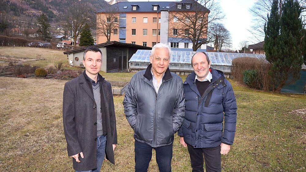 Andreas Kleinfercher, Kurt Felicetti und Herbert Mandler auf dem Areal, das für das Alpen Adria Zentrum vorgesehen ist.