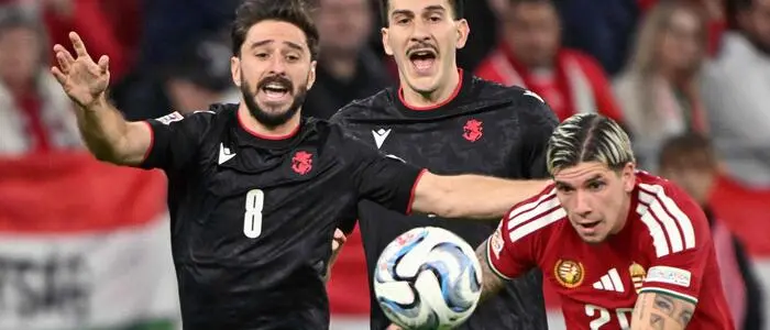 Otar Kiteishvili (links) verletzte sich im Spiel gegen Ungarn erneut an der Wade