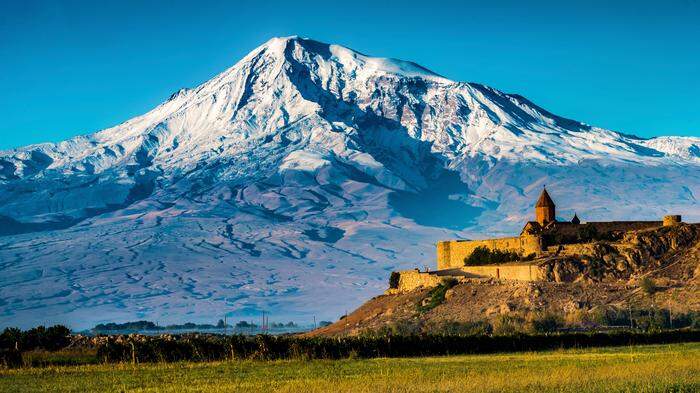 Das Kloster Khor Virap vor dem Ararat