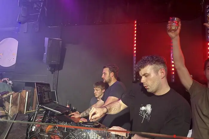 Musikalisch setzte man zum Auftakt auf einen abwechslungsreichen Mix aus aktuellen Hits und altbekannten Partyklassikern. Die Partytiger tummelten sich bis spät in die Nacht auf der Tanzfläche.