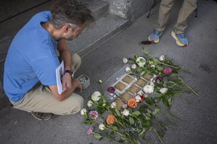 Viele Blumen wurden zum Gedenken niedergelegt