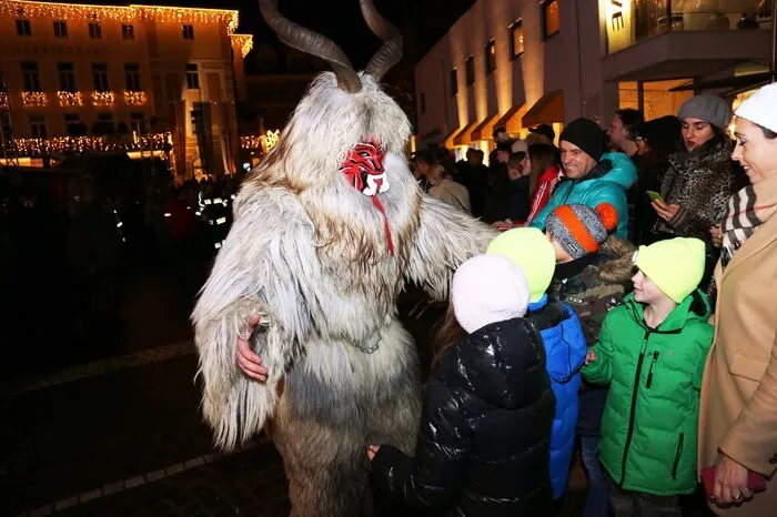 Krampusumzug in Velden am Wörthersee am Karawankenplatz und am Seecorso