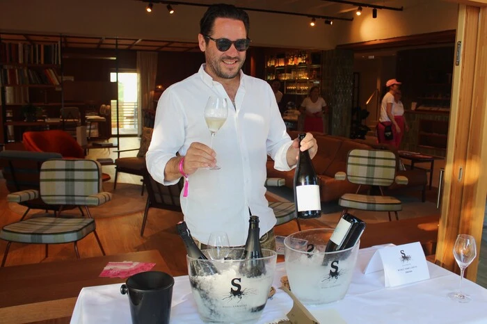 Zahlreiche Winzer präsentierten an diesem Abend Sekt. Internationale Champagner-Produzenten stellten ihre Produkte vor.