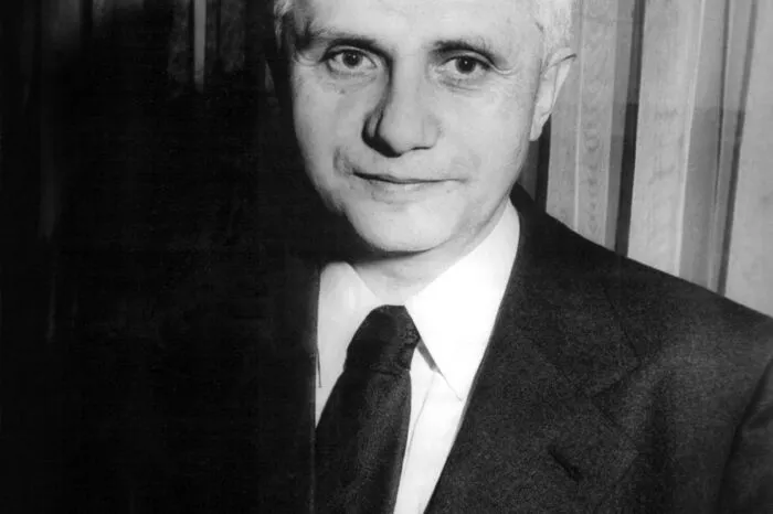 25. März 1977: Papst Paul VI. ernennt Ratzinger zum Erzbischof von München und Freising. Nur wenige Monate später, am 27. Juni, wird der erst 50-Jährige zum Kardinal ernannt.