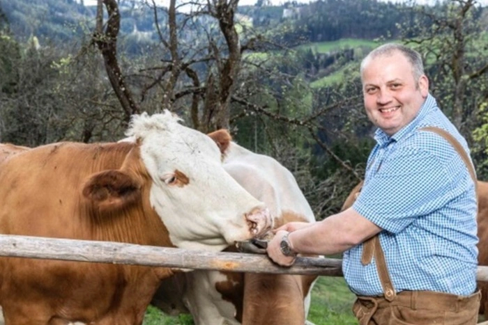 Siggis Wunsch zu Beginn der Show: Er suchte eine treue Partnerin an seiner Seite, um seinen kleinen Betrieb mit Mutterkuhhaltung zusammen zu bewirtschaften.
