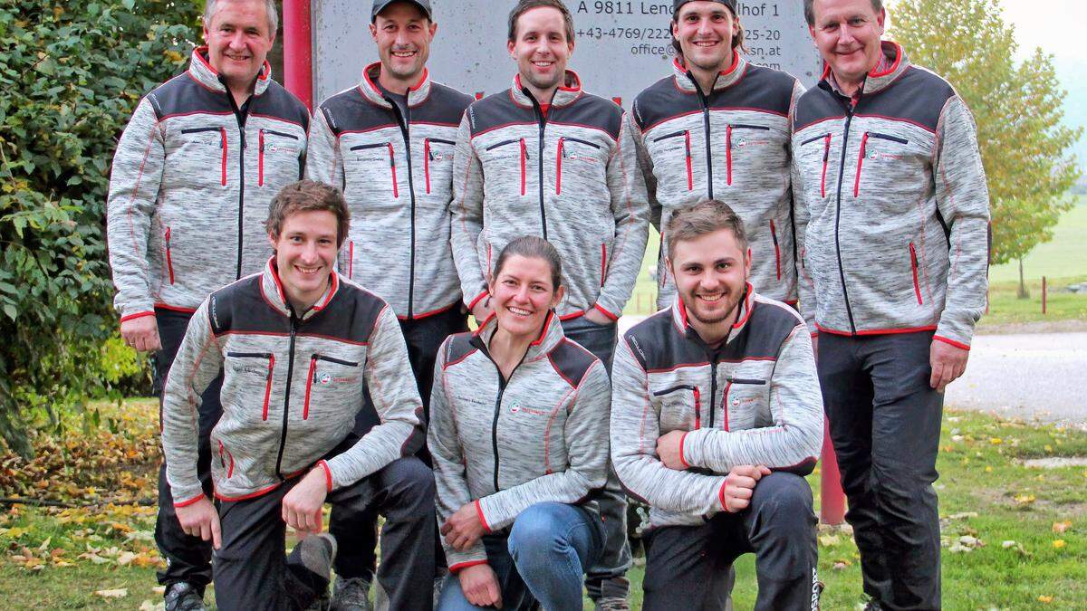 Das Österreich-Team für die Forst-WM mit Johannes Meisenbichler (stehend Mitte) und Barbara Rinnhofer (hockend Mitte)