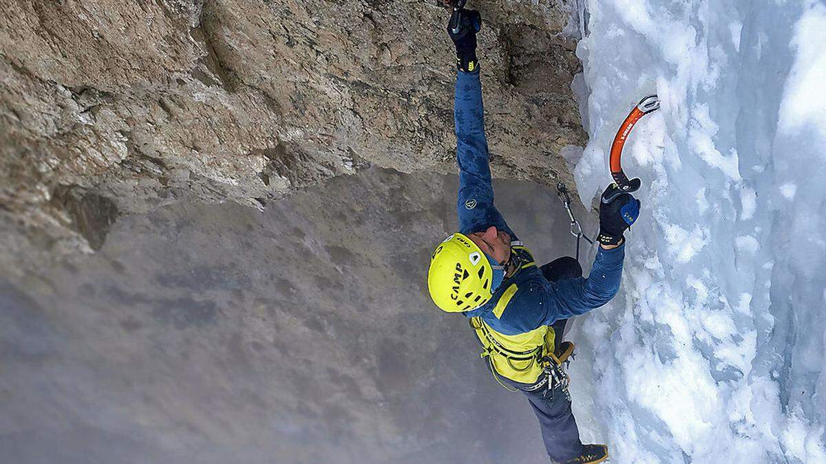 Michael Maili beim Eisklettern – Kraft und Konzentration