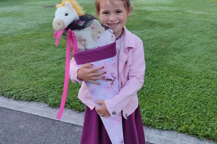 Hannah hat sich schon sehr auf die Schule gefreut und besucht die VS Halbenrain. Wir suchen die steirischen Taferlklassler. Lesen Sie hier, wie Sie mitmachen können und laden Sie hier Bilder hoch!