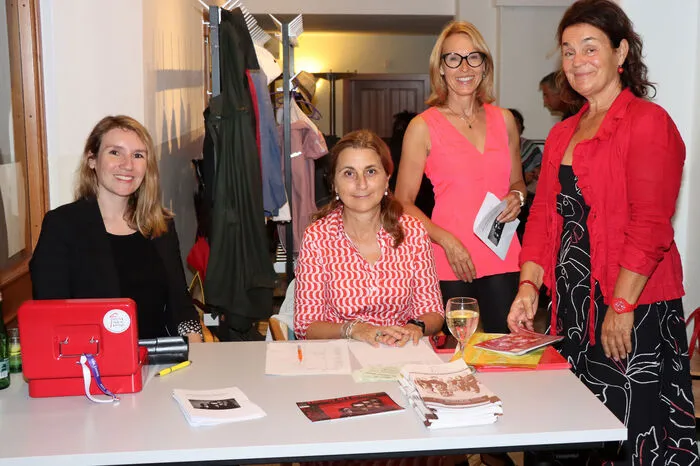 Das kultur-forum-amthof Büro ist in der Fachhochschuleam Hauptplatz 12 in A-9560 Feldkirchen/Kärnten.ASP: Mag. Susanne Hermann (am Foto 2.v.Links)Mobil: +43 (676) 719 22 50E-Mail: office@kultur-forum-amthof.atWEB-Info: www.kultur-forum-amthof.at