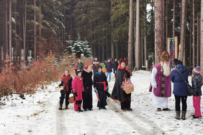 In Birkfeld machten kleine Krampusse den Adventweg unsicher.