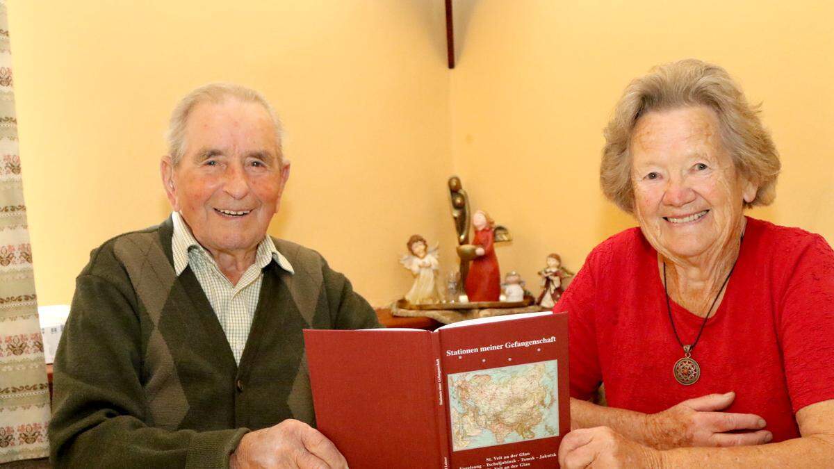 Dietfried und Edeltraud Leitner mit dem Buch