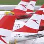 ABD0099_20240404 - SCHWECHAT - ÖSTERREICH: ++ THEMENBILD ++ Abgestellte AUA-Flugzeuge am Flughafen Wien-Schwechat. Heute, Donnerstag, 4. April 2024, findet eine Betriebsversammlung der Austrian Airlines AG (AUA)-Belegschaft in Schwechat statt. - FOTO: APA/ROBERT JAEGER