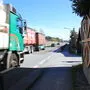 Auf der B 70 sind zahlreiche Lkw durch das Ortsgebiet unterwegs