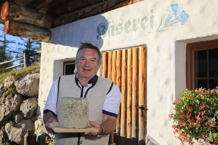 Herbert Walcher gab interessante Einblicke in sein Alm-Käserei in der Walcheralm.