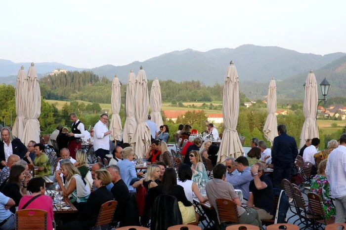 Aus allen Landesteilen und darüber hinaus kamen die Fans der „Kärntner Beatles“ angereist, um bei der Party auf der Burg Taggenbrunn dabei zu sein. 