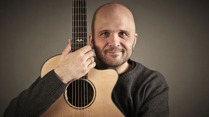 Der Gitarrist Martin Moro ist im Folk, Blues und Gospel daheim - aber nicht nur dort