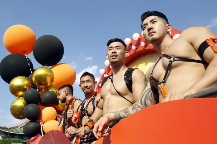In insgesamt zehn Referenden sollen die Wähler in Taiwan unter anderem über gleichgeschlechtliche Eheschließung und eine Liberalisierung des Lehrplans in Sexualfragen abstimmen.