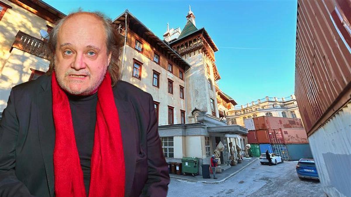 Paulus Manker und das Südbahnhotel mit den riesigen Containern für seine Requisiten